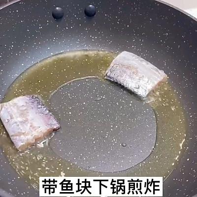 带鱼怎么做最好吃，红烧带鱼怎么做最好吃（零技巧的香煎带鱼）