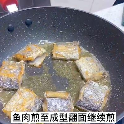 带鱼怎么做最好吃，红烧带鱼怎么做最好吃（零技巧的香煎带鱼）
