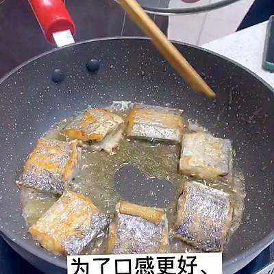 带鱼怎么做最好吃，红烧带鱼怎么做最好吃（零技巧的香煎带鱼）
