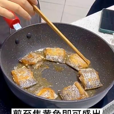 带鱼怎么做最好吃，红烧带鱼怎么做最好吃（零技巧的香煎带鱼）