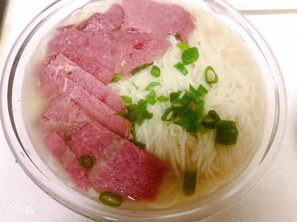 求牛肉面馆里牛肉面的做法，牛肉面的做法（大厨教你这么做牛肉面）