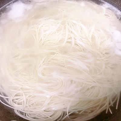 求牛肉面馆里牛肉面的做法，牛肉面的做法（大厨教你这么做牛肉面）