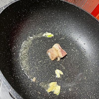 煎牛排的方法，牛排的煎法视频（芥抹汁洋葱雪花一口牛排自己做）