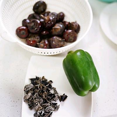 荸荠怎么做好吃，荸荠怎么吃好吃（都在这道荸荠炒木耳里）