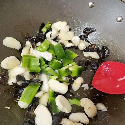 荸荠怎么做好吃，荸荠怎么吃好吃（都在这道荸荠炒木耳里）