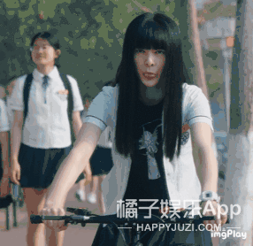甜妹田曦薇，微信头像，甜妹田曦薇（迪丽热巴扛不住齐刘海）