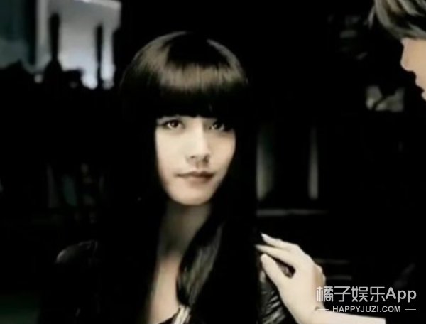 甜妹田曦薇，微信头像，甜妹田曦薇（迪丽热巴扛不住齐刘海）