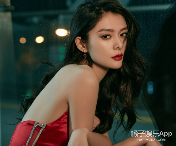 甜妹田曦薇，微信头像，甜妹田曦薇（迪丽热巴扛不住齐刘海）
