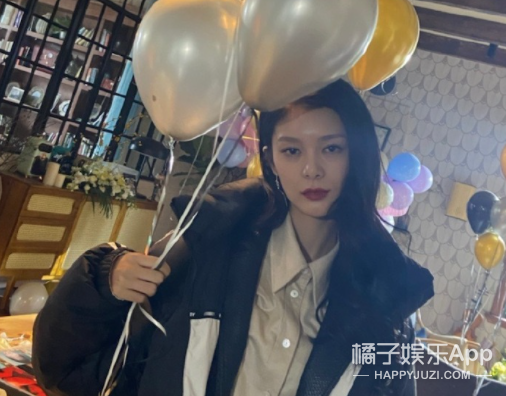 甜妹田曦薇，微信头像，甜妹田曦薇（迪丽热巴扛不住齐刘海）