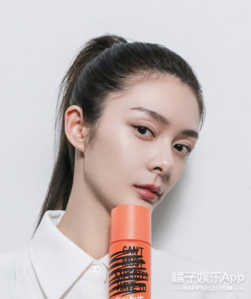 甜妹田曦薇，微信头像，甜妹田曦薇（迪丽热巴扛不住齐刘海）