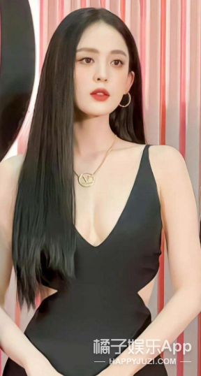 甜妹田曦薇，微信头像，甜妹田曦薇（迪丽热巴扛不住齐刘海）