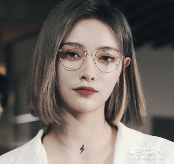 甜妹田曦薇，微信头像，甜妹田曦薇（迪丽热巴扛不住齐刘海）