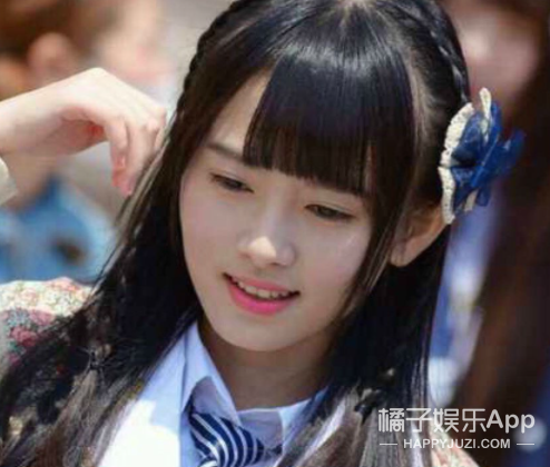 甜妹田曦薇，微信头像，甜妹田曦薇（迪丽热巴扛不住齐刘海）