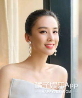 甜妹田曦薇，微信头像，甜妹田曦薇（迪丽热巴扛不住齐刘海）