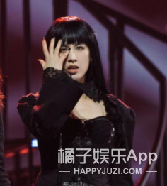 甜妹田曦薇，微信头像，甜妹田曦薇（迪丽热巴扛不住齐刘海）