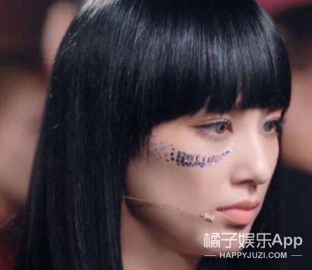 甜妹田曦薇，微信头像，甜妹田曦薇（迪丽热巴扛不住齐刘海）