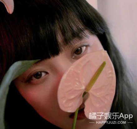 甜妹田曦薇，微信头像，甜妹田曦薇（迪丽热巴扛不住齐刘海）