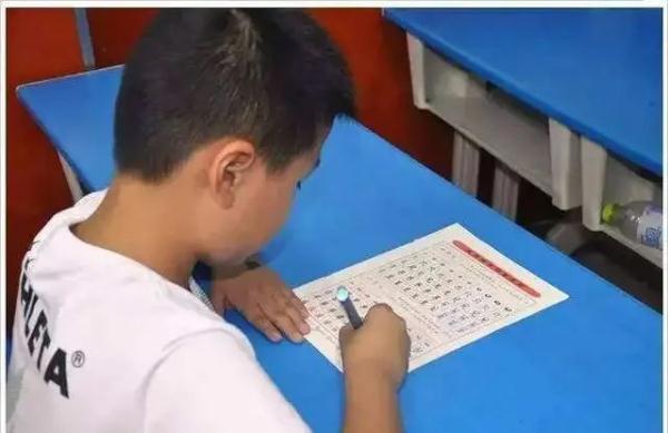 竖折撇的字有哪些(竖折折和竖折撇的区别)