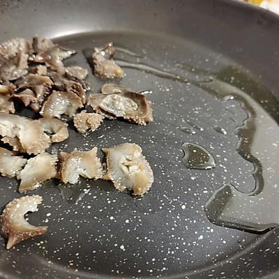 新鲜海参怎么吃，新鲜海参怎么吃最好（小白也能做的快手菜——海参炒鸡蛋）