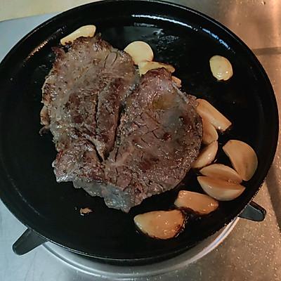 牛上脑肉适合怎么做好吃，牛上脑肉的做法大全（牛上脑做出牛排效果这么做特别好吃）