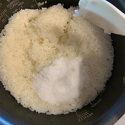 糯米要泡多久能蒸熟，糯米要泡多久能蒸熟吃（八宝饭）