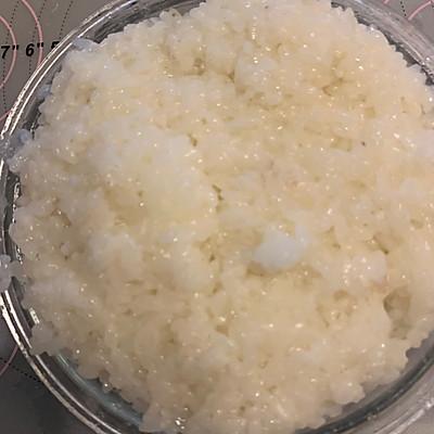 糯米要泡多久能蒸熟，糯米要泡多久能蒸熟吃（八宝饭）