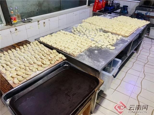 中国春节吃什么，中国传统节日春节吃什么（组图丨又是一年除夕到）