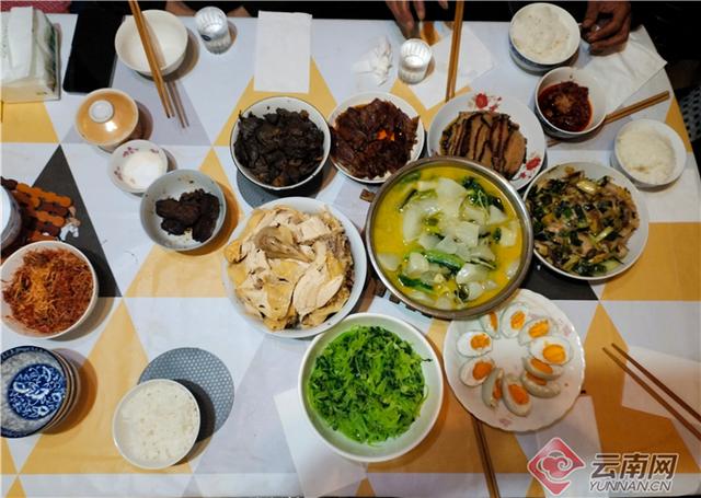 中国春节吃什么，中国传统节日春节吃什么（组图丨又是一年除夕到）