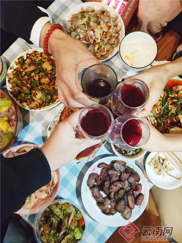 中国春节吃什么，中国传统节日春节吃什么（组图丨又是一年除夕到）