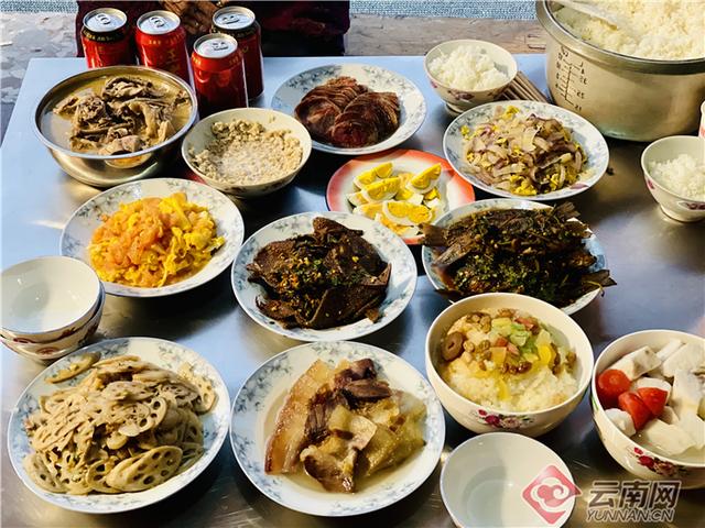 中国春节吃什么，中国传统节日春节吃什么（组图丨又是一年除夕到）