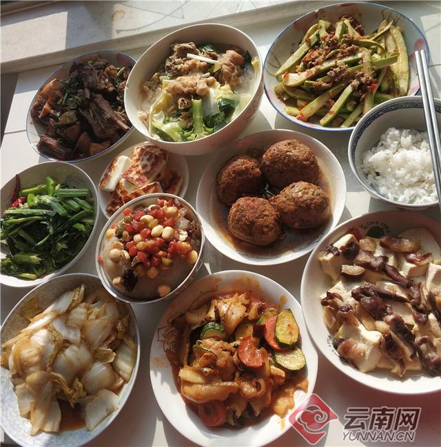 中国春节吃什么，中国传统节日春节吃什么（组图丨又是一年除夕到）