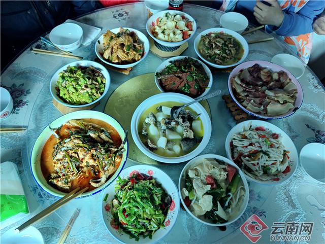 中国春节吃什么，中国传统节日春节吃什么（组图丨又是一年除夕到）