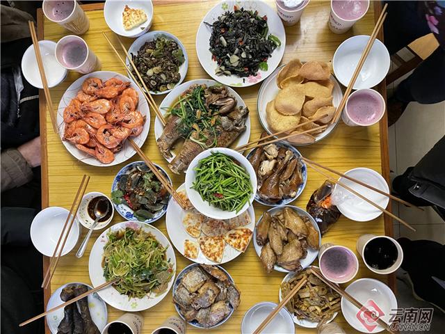 中国春节吃什么，中国传统节日春节吃什么（组图丨又是一年除夕到）