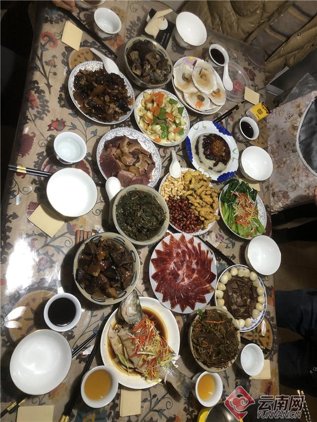 中国春节吃什么，中国传统节日春节吃什么（组图丨又是一年除夕到）