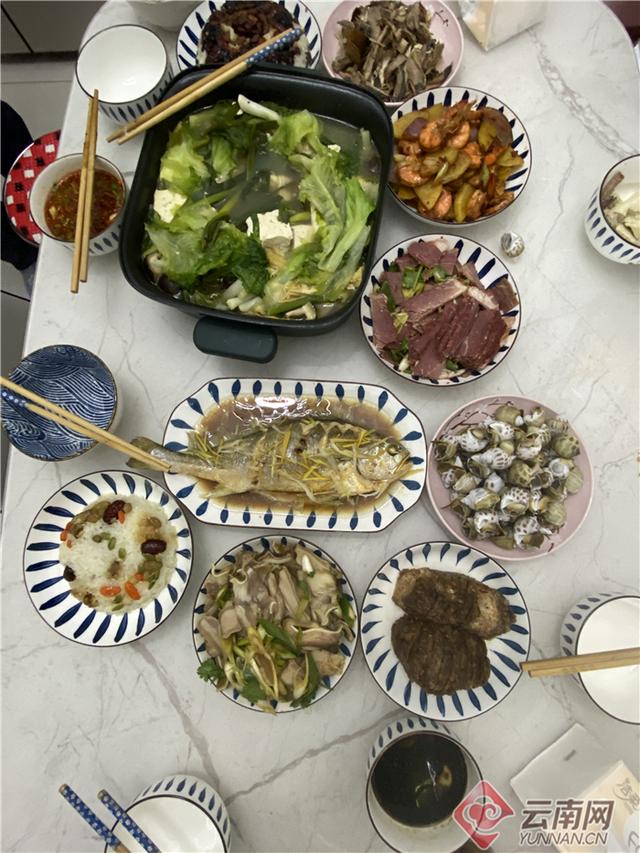 中国春节吃什么，中国传统节日春节吃什么（组图丨又是一年除夕到）