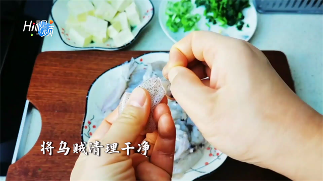 大乌贼怎么做好吃，大乌贼鱼的做法大全（乌贼豆腐汤：浓郁鲜香）