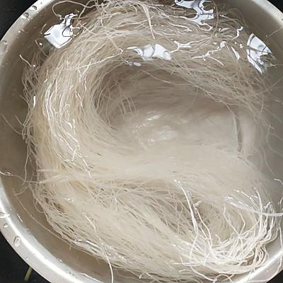 怎么炒芹菜粉，怎么炒芹菜粉条（因为它我都爱上做饭了）