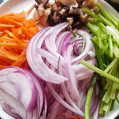 怎么炒芹菜粉，怎么炒芹菜粉条（因为它我都爱上做饭了）