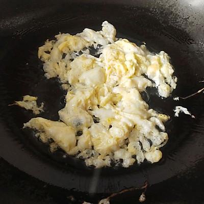 怎么炒芹菜粉，怎么炒芹菜粉条（因为它我都爱上做饭了）