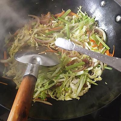 怎么炒芹菜粉，怎么炒芹菜粉条（因为它我都爱上做饭了）