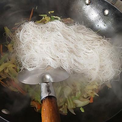 怎么炒芹菜粉，怎么炒芹菜粉条（因为它我都爱上做饭了）