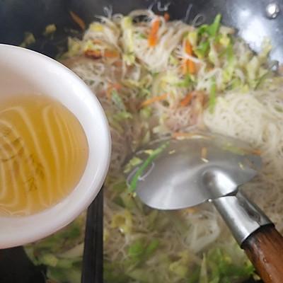 怎么炒芹菜粉，怎么炒芹菜粉条（因为它我都爱上做饭了）