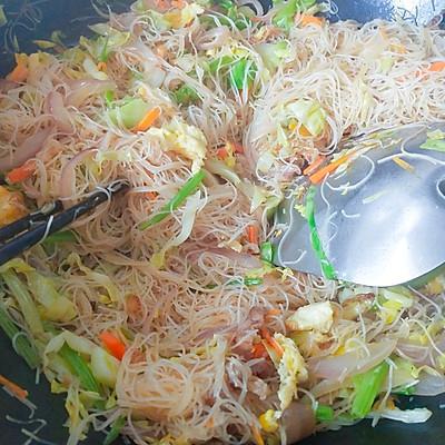 怎么炒芹菜粉，怎么炒芹菜粉条（因为它我都爱上做饭了）