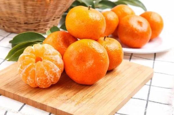 鲜窄红萝卜汁可以放冰箱隔夜喝吗，萝卜汁放冰箱可以放多久（砂糖橘吃多了皮肤会变黄）