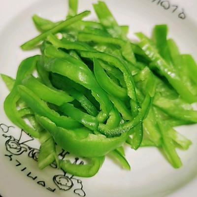 牛肉菜椒怎么炒好吃，牛肉菜椒怎么炒好吃又简单（青椒炒牛肉）
