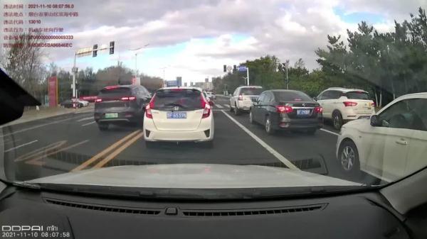 交通违法怎么举报，怎么举报交通违法行为（用行车记录仪这样举报交通违法）