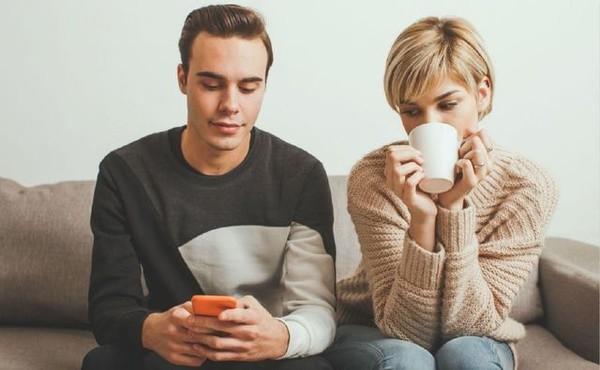 手机防窥膜原理，手机防窥膜原理芭芭农场（“防窥膜”是当代打工人的最后一道隐私底线）