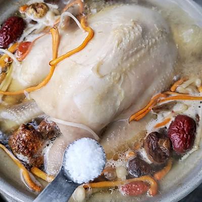 虫草花炖鸡汤的做法，虫草花的功效与作用（学会大吉大利——菌菇土鸡汤）