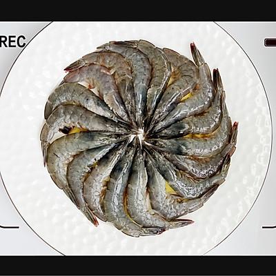 蒸大虾怎么做才好吃好看，告诉你吃肉还不长胖的秘诀就是清蒸大虾