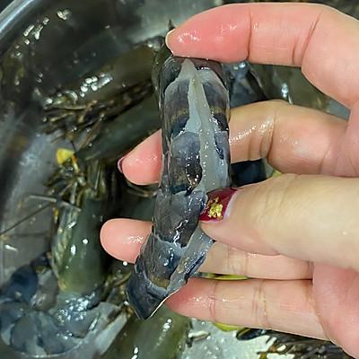 黑虎虾怎么做好吃，黑虎虾的做法窍门（有了#快手菜#爆香黑虎虾懒人不定外卖也能吃好饭）